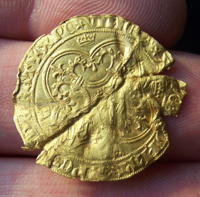 Ecu d'or à la couronne de Charles VI-.jpg