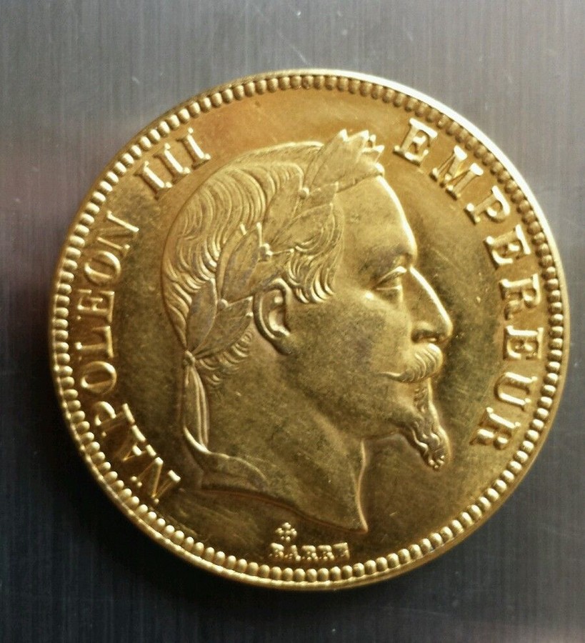 3319  Il semble qu'elle présente un défaut car la tête est laurée, c'est peut-être une refrappe ou une fausse d'après un ebayeur....jpg