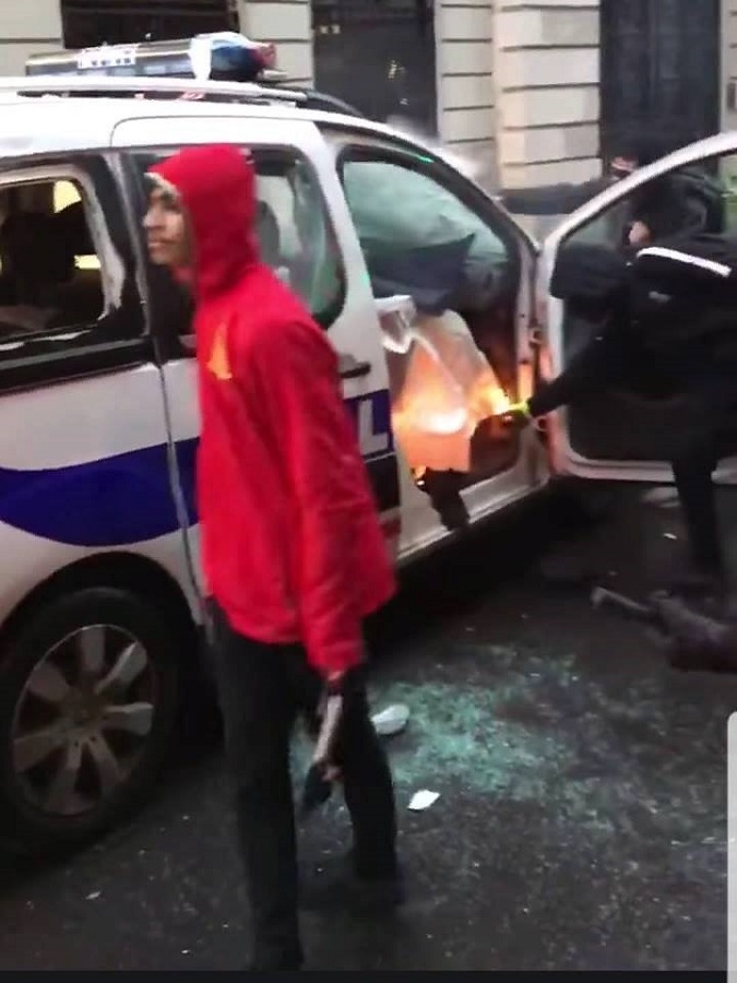 2018-12-01 gilets jaunes casseurs.jpg