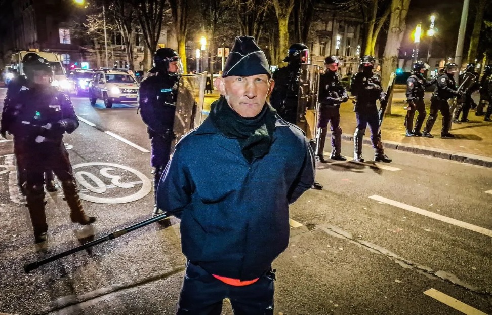 Faux CRS Lille.jpg